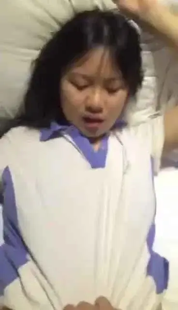 Istri Muda Guru Viral Sambil Sandar Dienakin Sampe Kluar